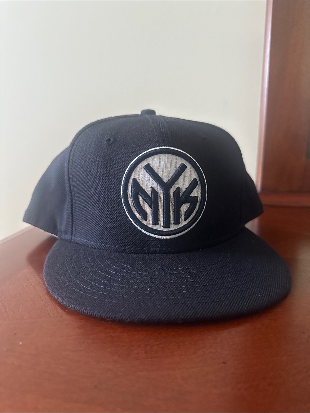 New Era Black New York Knicks Logo Snapback Hat